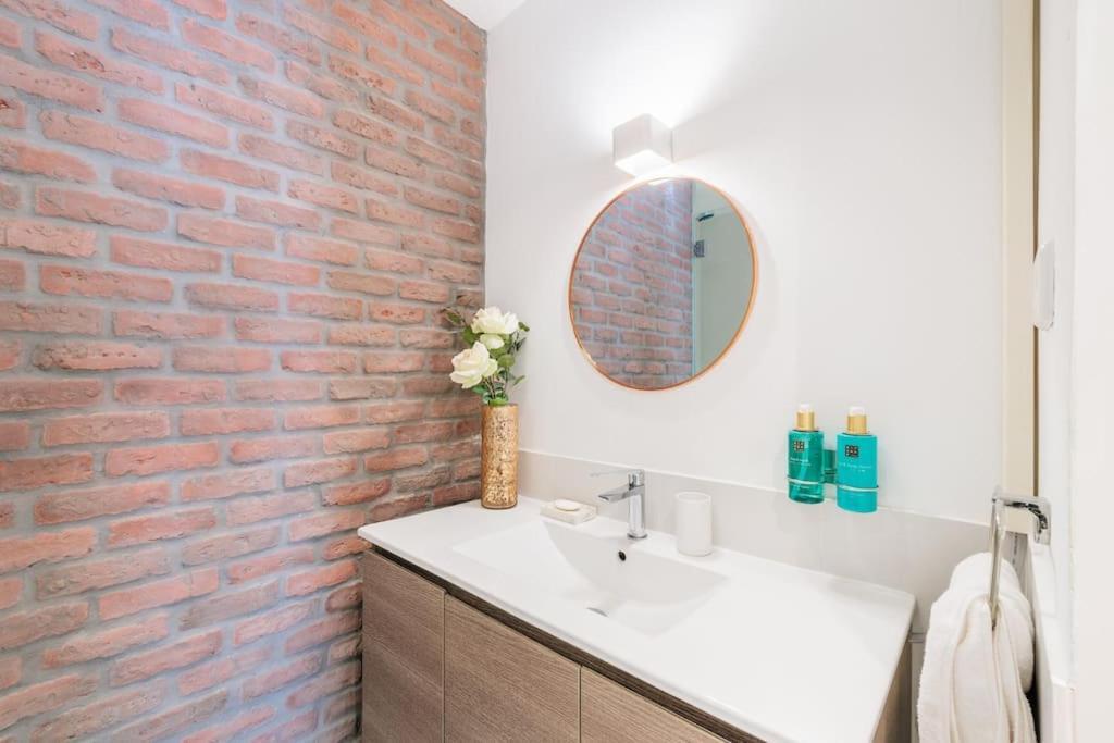 Amazing Flat 5 Balconies In Chueca - Gran Via Apartman Madrid Kültér fotó
